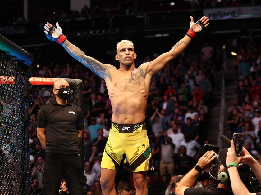 Оливейра чемпион UFC