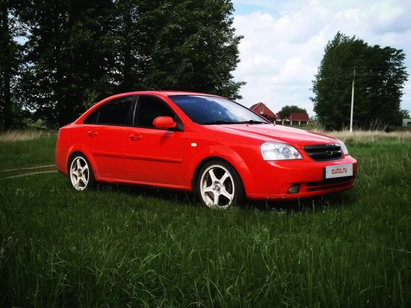 Chevrolet Lacetti красная хэтчбек