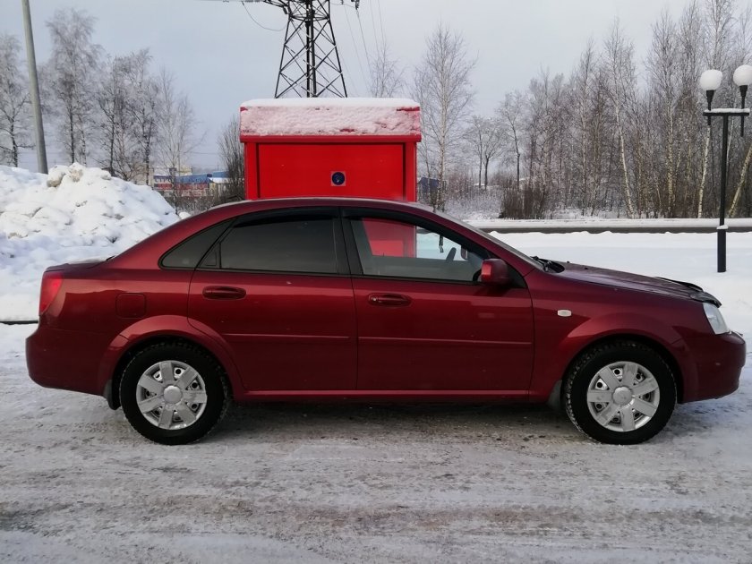 Chevrolet Lacetti красный