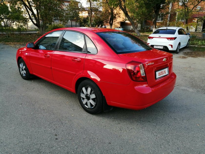 Chevrolet Lacetti красный