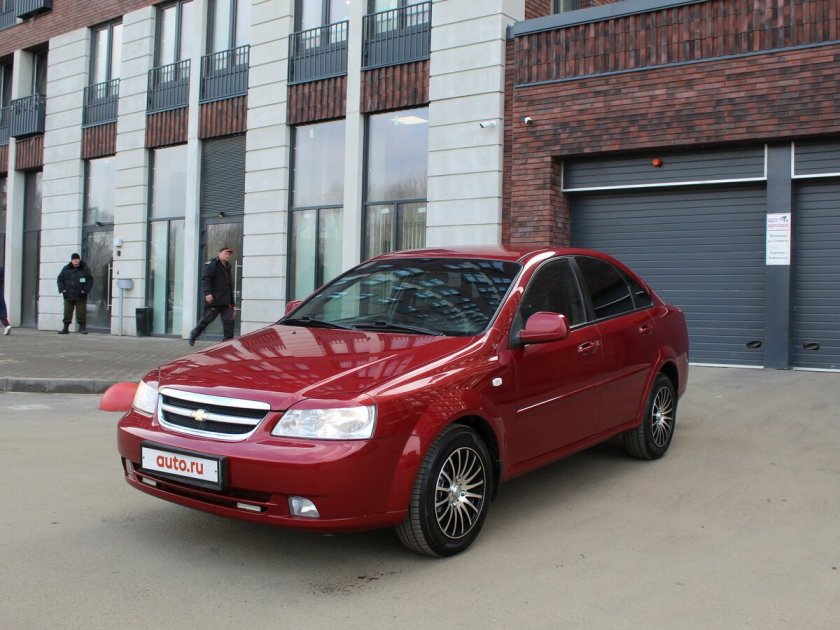 Chevrolet Lacetti красный