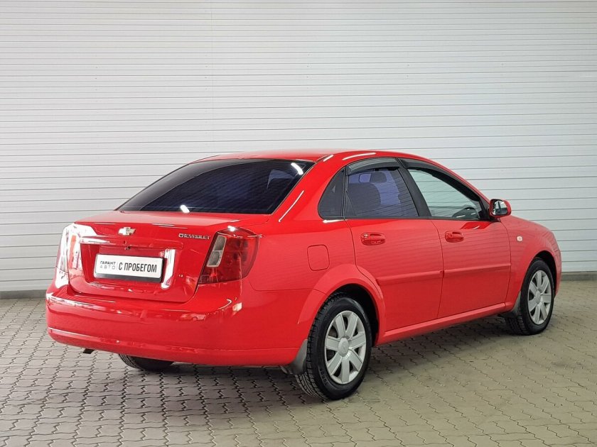 Chevrolet Lacetti красный