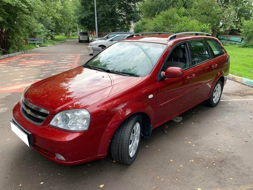 Chevrolet Lacetti красный