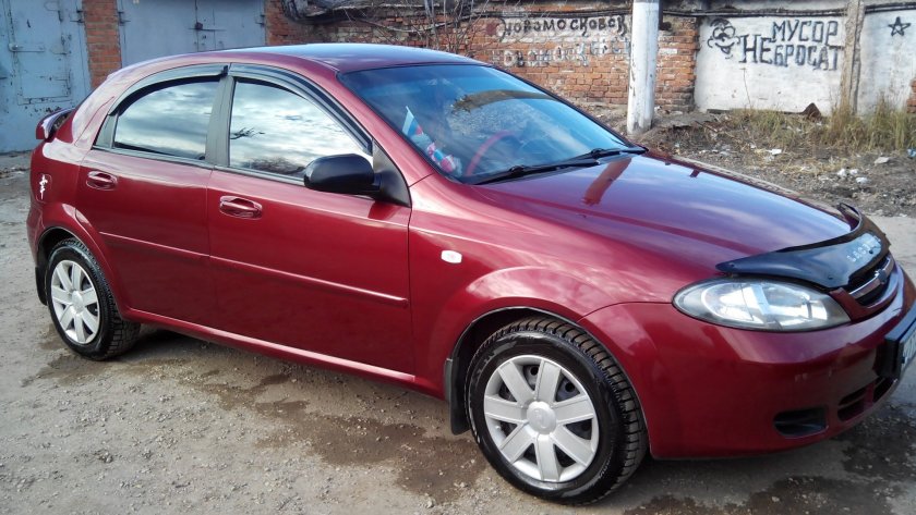 Chevrolet Lacetti красная хэтчбек
