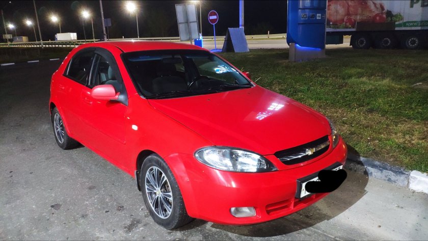 Chevrolet Lacetti красный