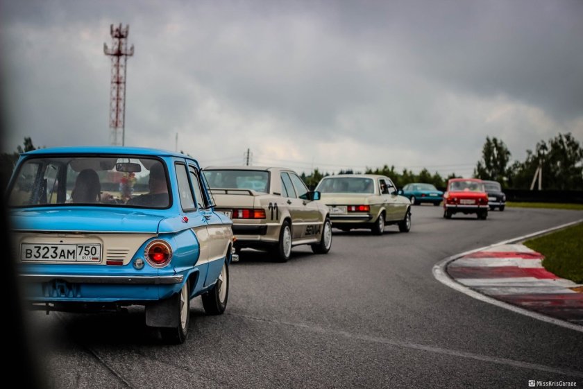 Гонки на старых машинах