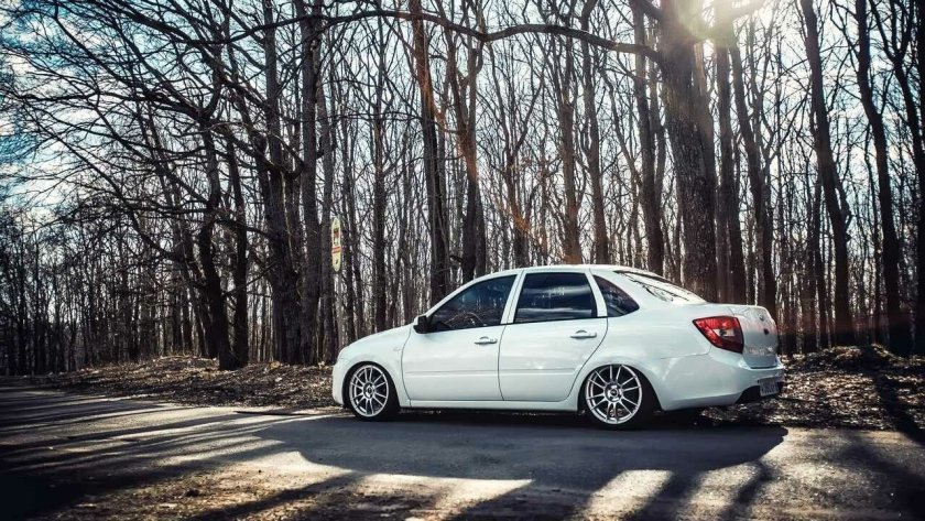 Lada Granta stance