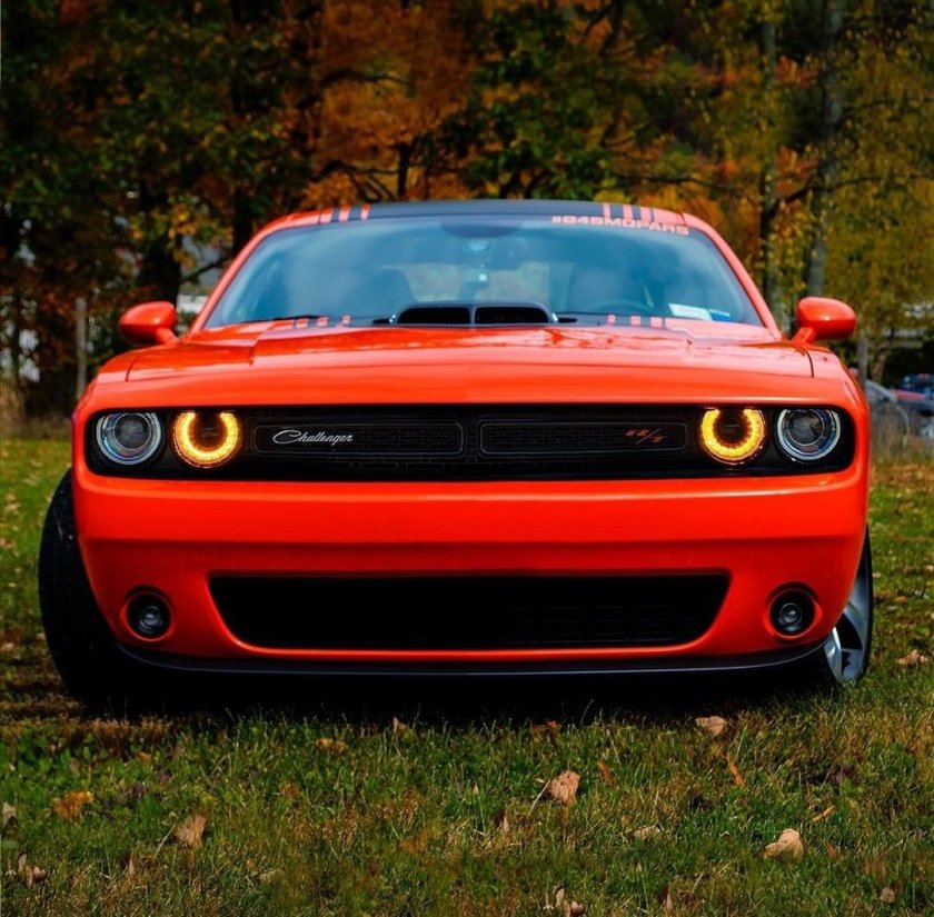 Dodge Challenger ангельские глазки