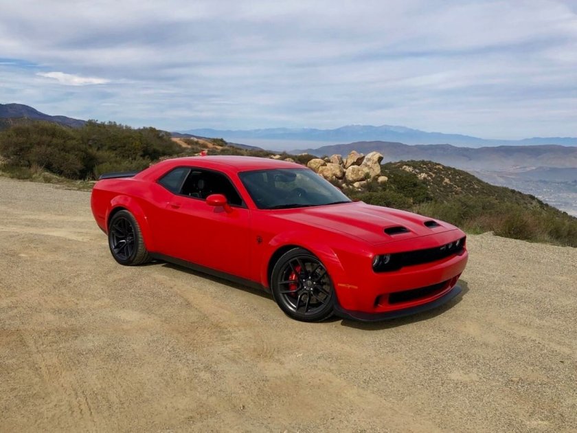 Dodge Challenger srt Hellcat