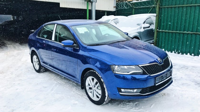 Skoda Rapid Reef Blue