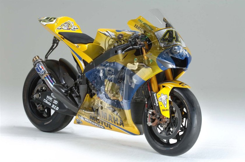 Мотоцикл Yamaha чоппер желтый