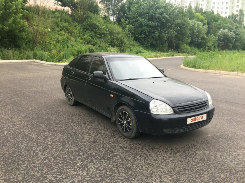 Лада Приора хэтчбек черная