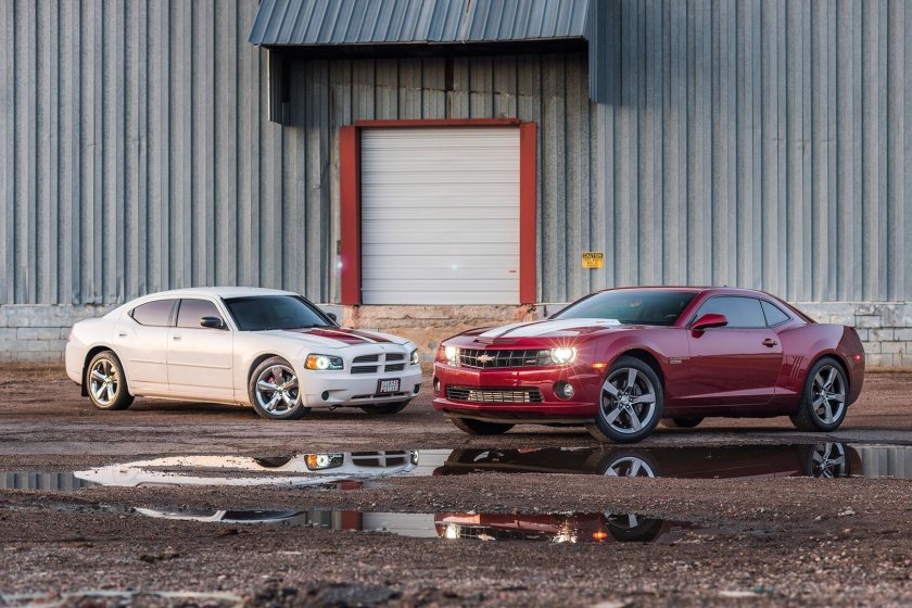Dodge Charger и Chevrolet Camaro