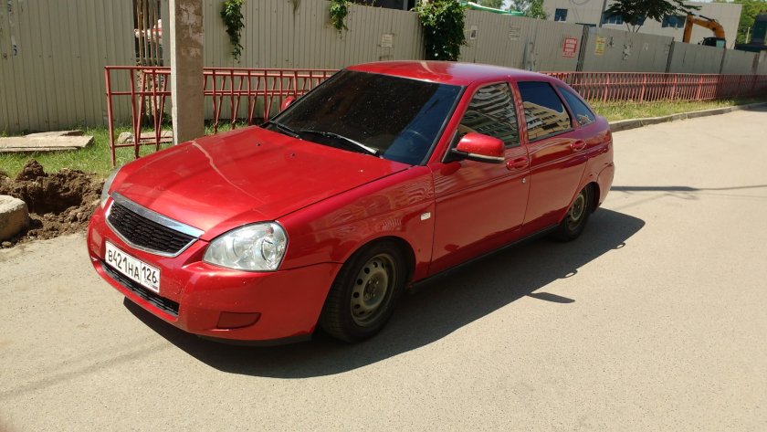 Лада Приора красная