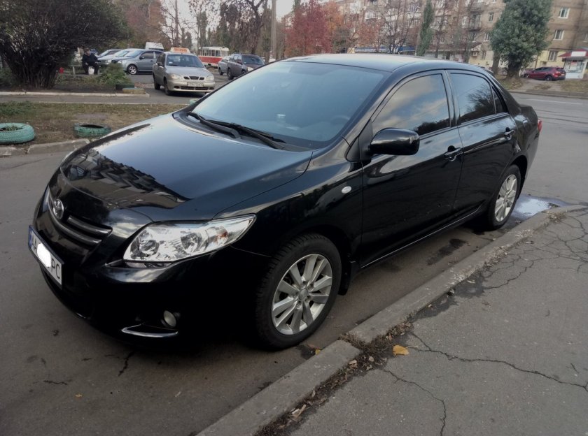 Toyota Corolla черная