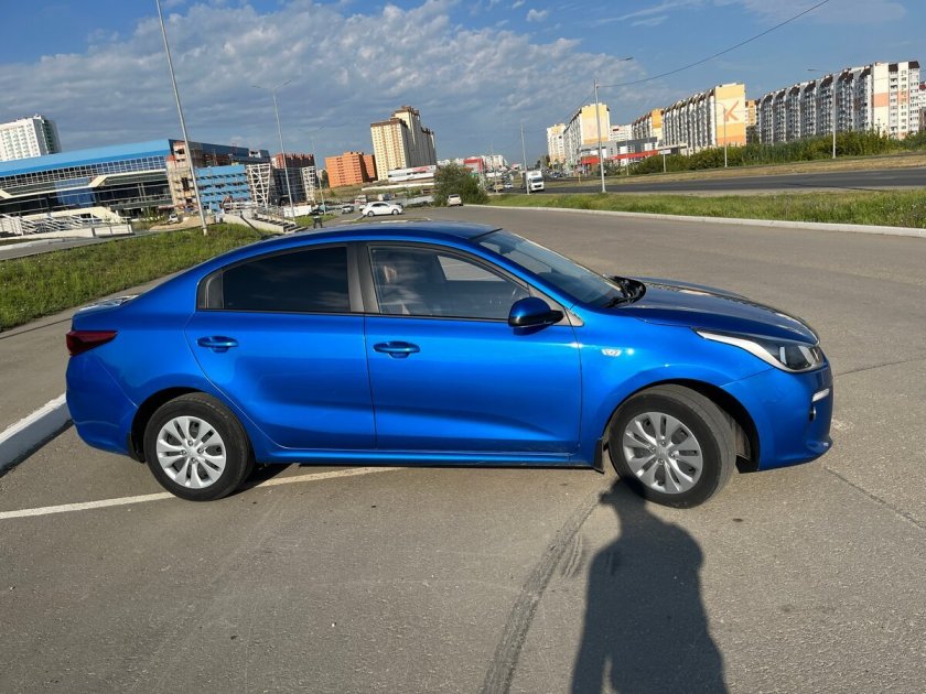 Kia Rio синий цвет