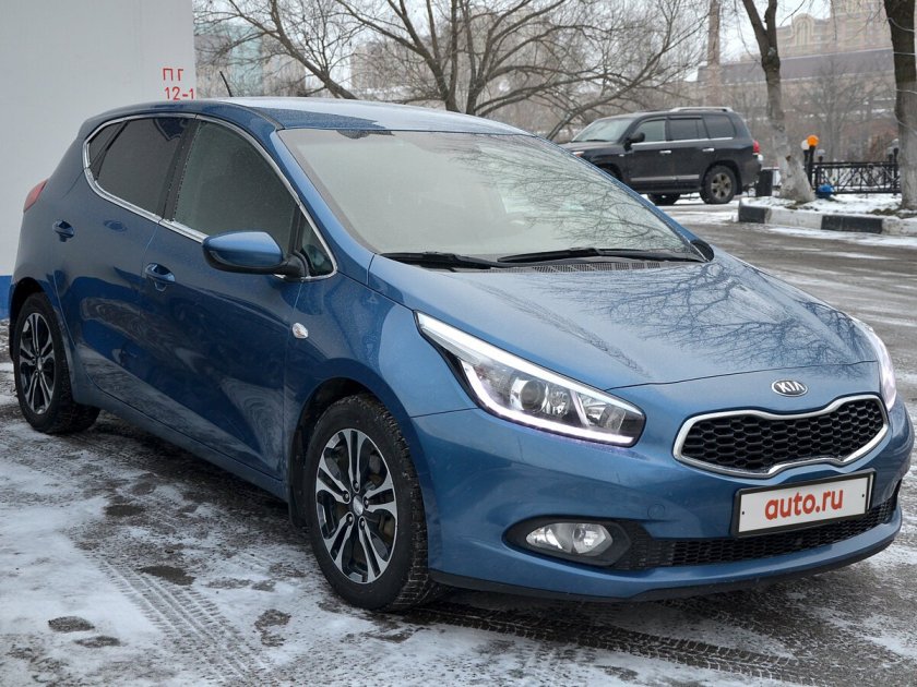 Kia Ceed голубой