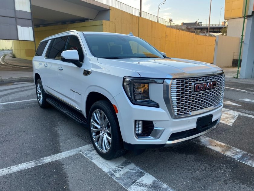 GMC Yukon белый