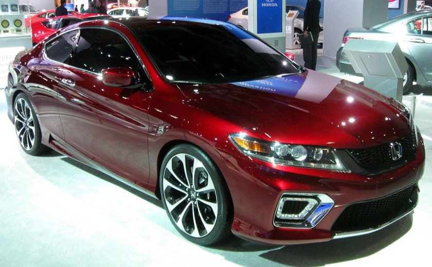 Honda Accord красная