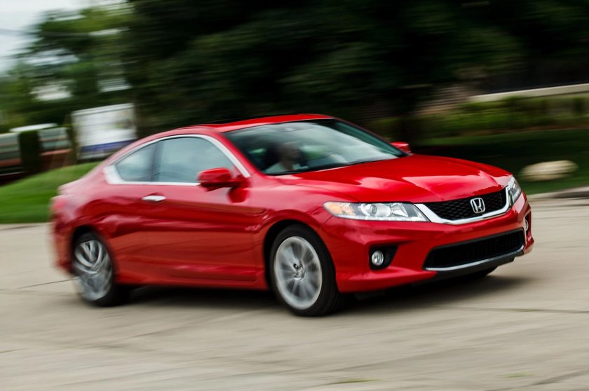 Honda Accord красная