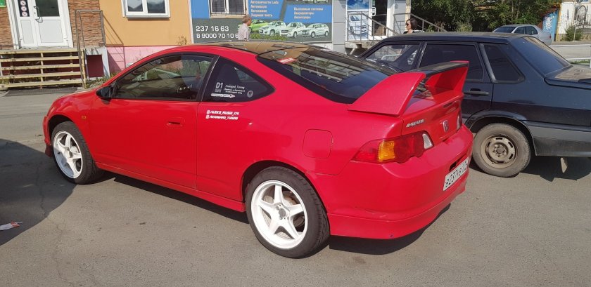 Honda Integra красная