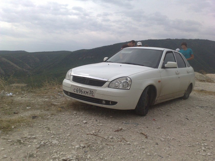 Приора хэтчбек белая в Дагестане