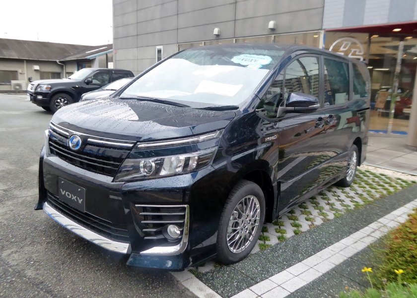 Toyota Voxy Hybrid