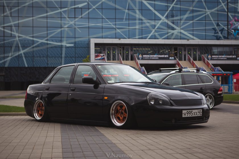 Lada Priora stance