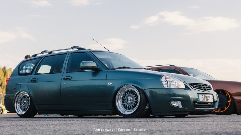 Lada Priora Wagon stance