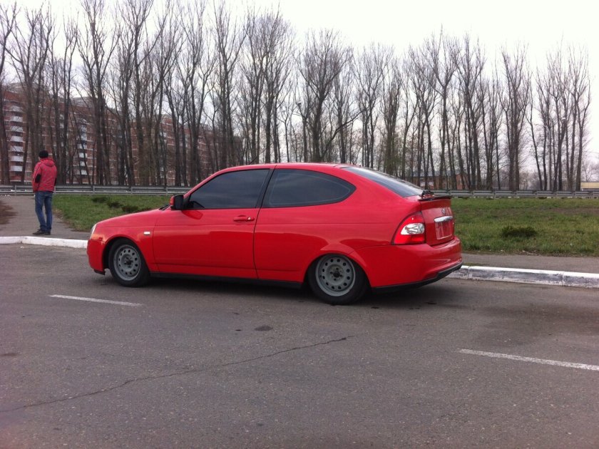 Приора купе красная