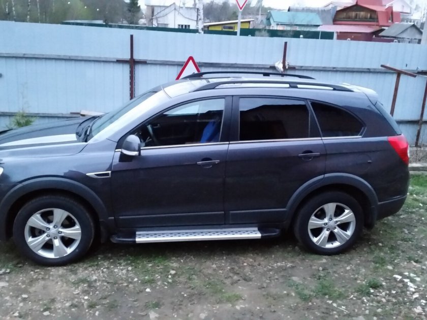 Chevrolet Captiva черная