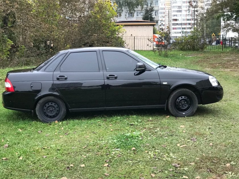 Черная Приора сбоку