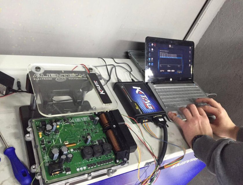 Перепрошивка автомобиля