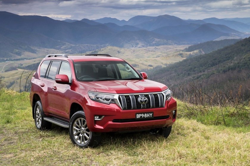 Toyota Land Cruiser Prado красный