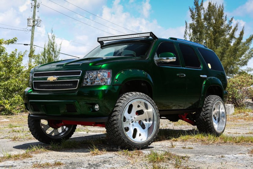 Chevrolet Tahoe зеленый