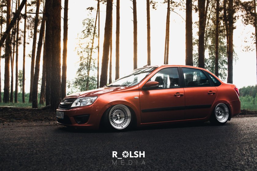 Lada Granta stance