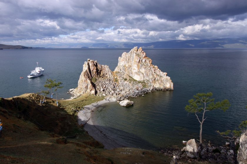 Мыс Бурхан скала Шаманка