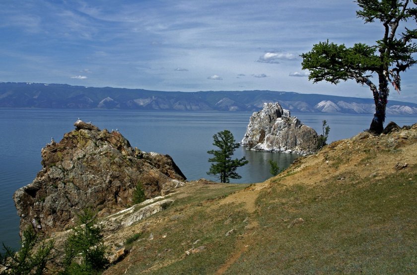 Скала Шаманка на острове Ольхон