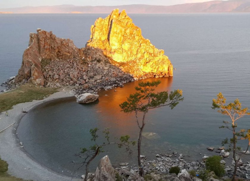 Байкал скала Шаманка остров Ольхон