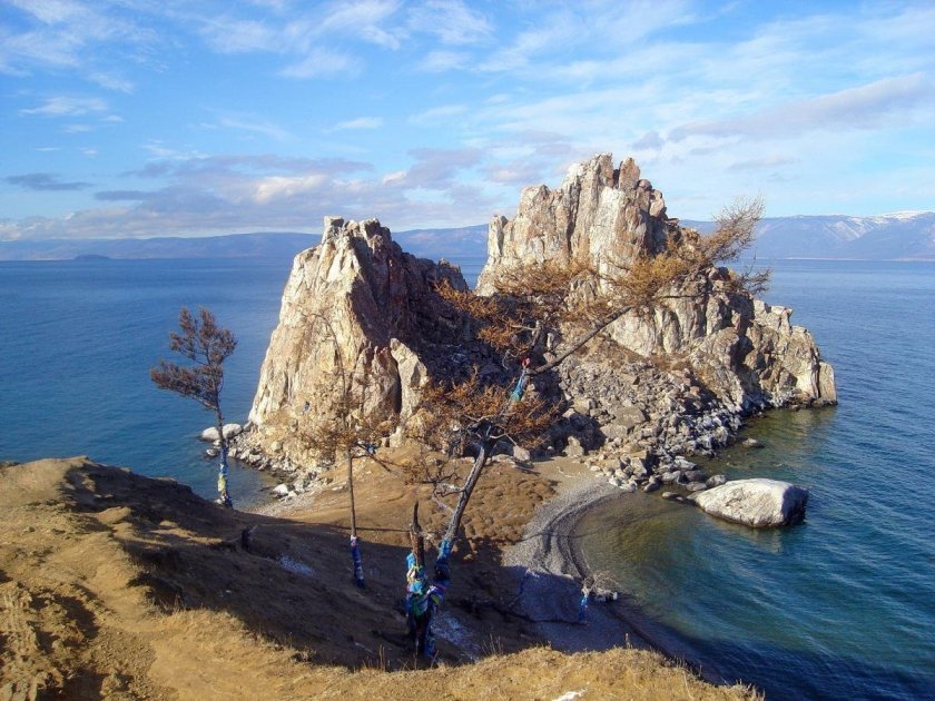 Скала шаман камень Байкал