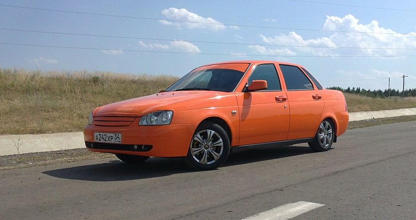 Авто мандаринового цвета