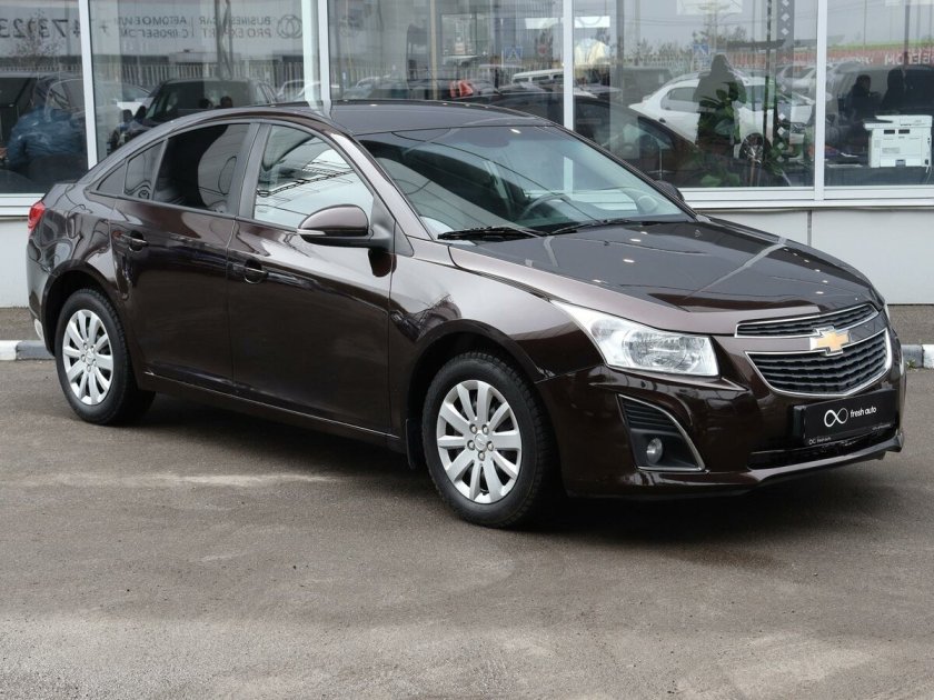 Chevrolet Cruze коричневого цвета