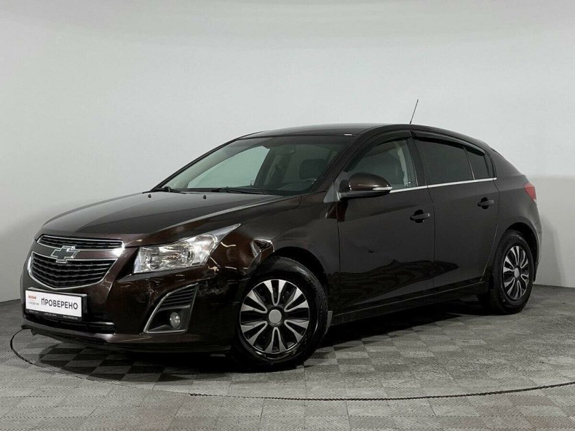 Chevrolet Cruze коричневого цвета