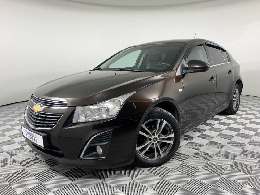 Chevrolet Cruze коричневого цвета
