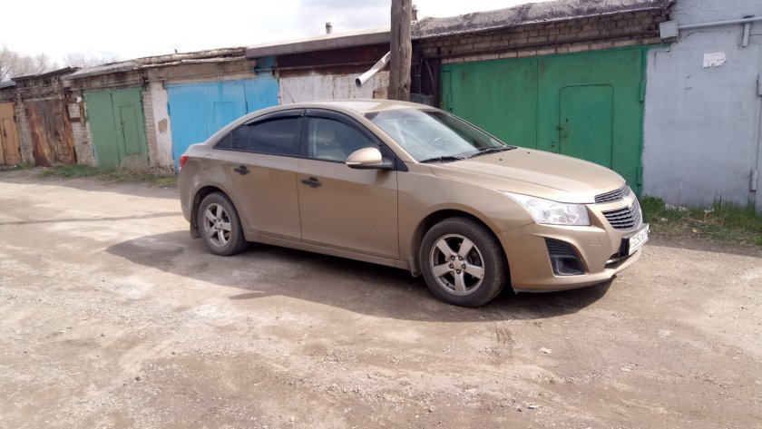 Chevrolet Cruze бежевый металлик