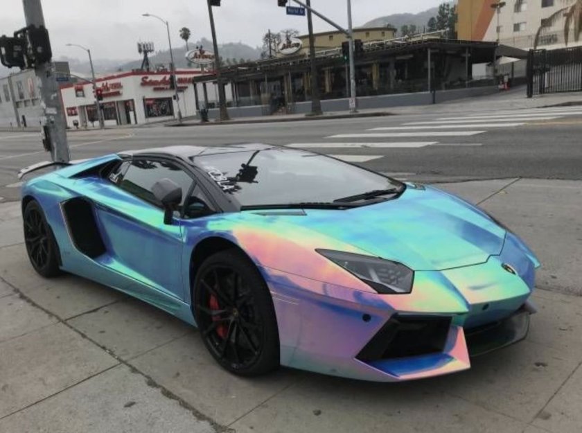 Спорткар Ламборджини авентадор