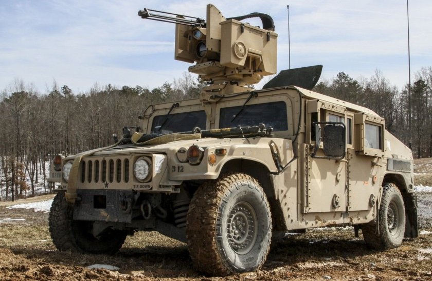 Армейский внедорожник HMMWV