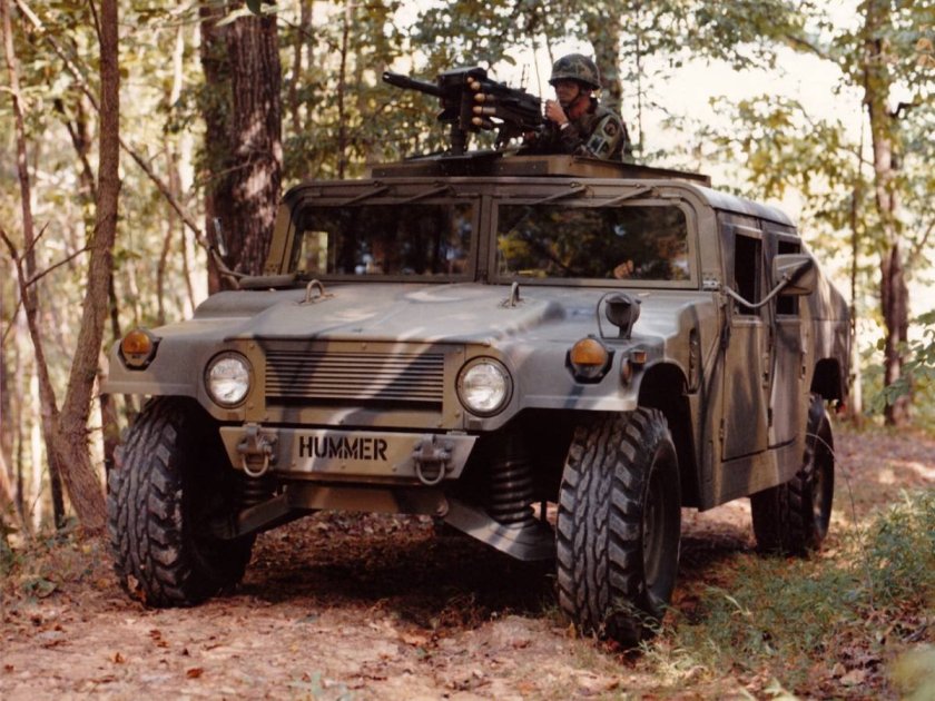 Армейский внедорожник HMMWV