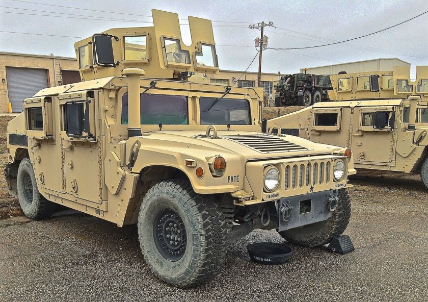 Бронеавтомобилей HMMWV