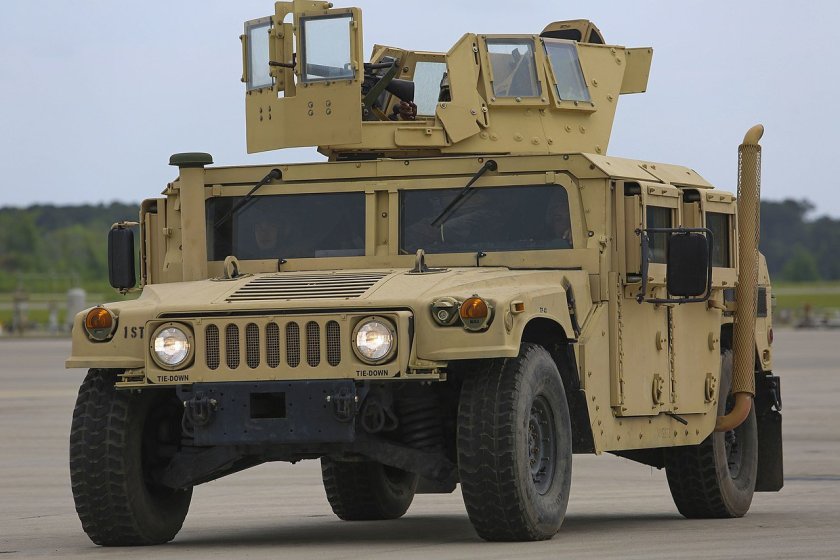 Бронеавтомобилей HMMWV